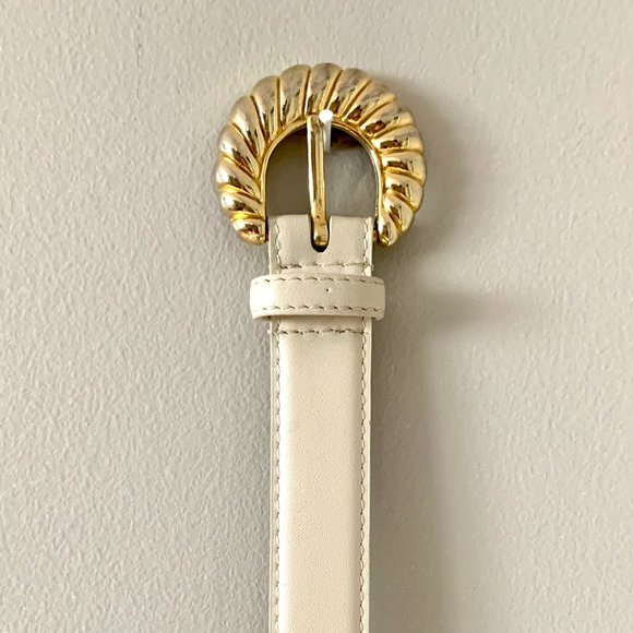 White 1980s Belt with Gold Buckle - Picture 3 of 3
